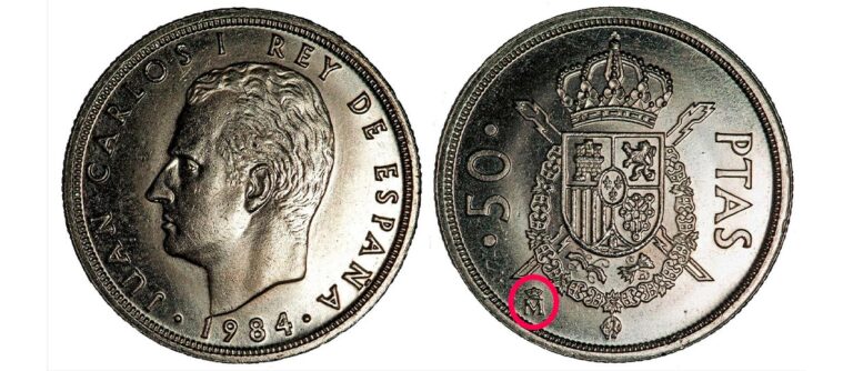 Monedas de finales del siglo XX en España con el rostro del monarca Juan Carlos I y la marca de ceca de la Real Casa de la Moneda Española