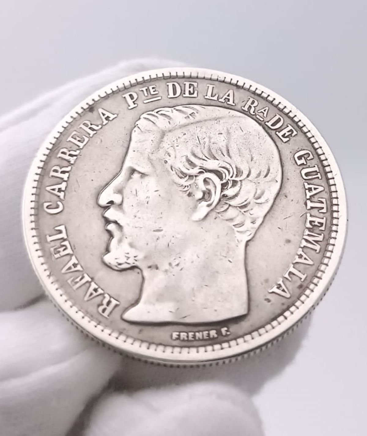 Moneda 1 Peso Rafael Carrera 1864 Guatemala Anv. / GoldenArt
