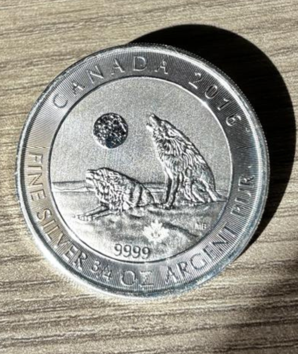 Moneda Plata Lobos ¾ oz Canada 2016_ anverso_ GoldenArt Moneda Plata Lobos ¾ oz Canada 2016_ anverso_ GoldenArt