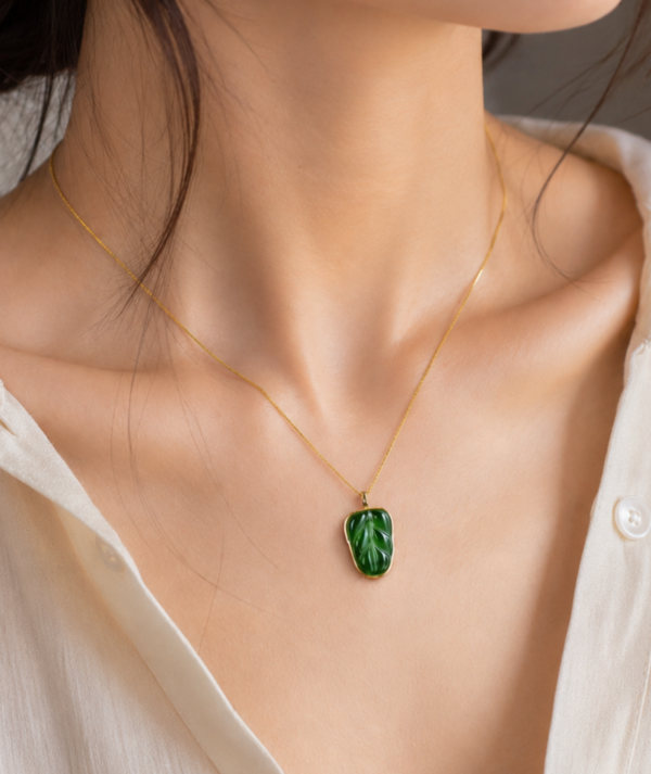 Colgante de Jadeíta Natural Tipo A Certificado NGTC – Plata 925 bañada en Oro de 18K